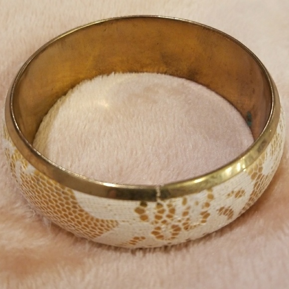 💕Dainty Hooligan💕 Bracelet with Lace Design - Picture 1 of 3